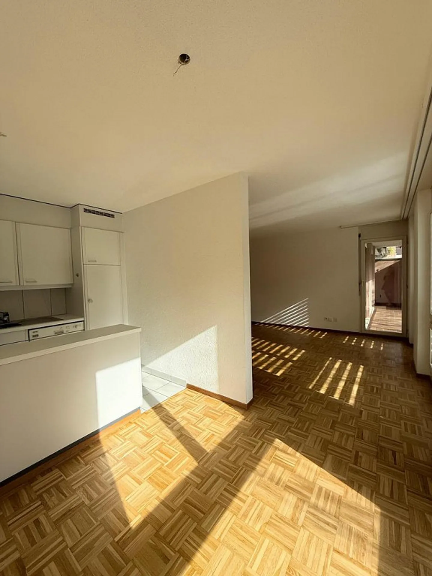 Bright 3.5-room apartment on the 3rd floor with balcony - Photo 2 of 10