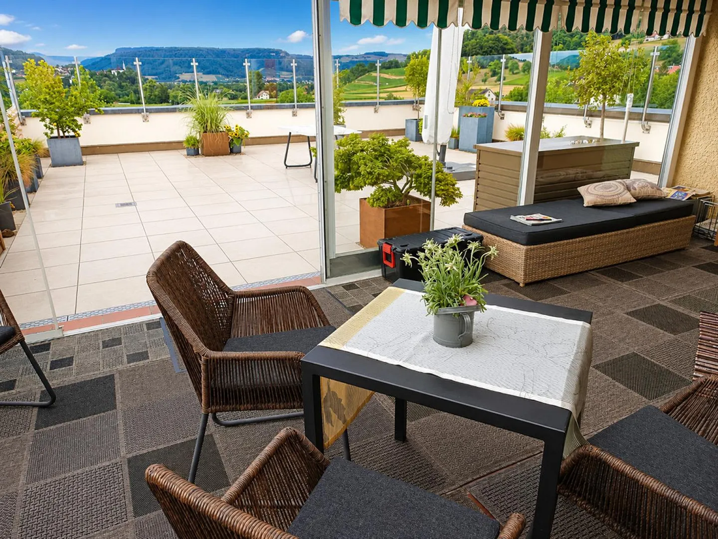 Vue panoramique merveilleuse sur le château d'eau - Photo 3 sur 17
