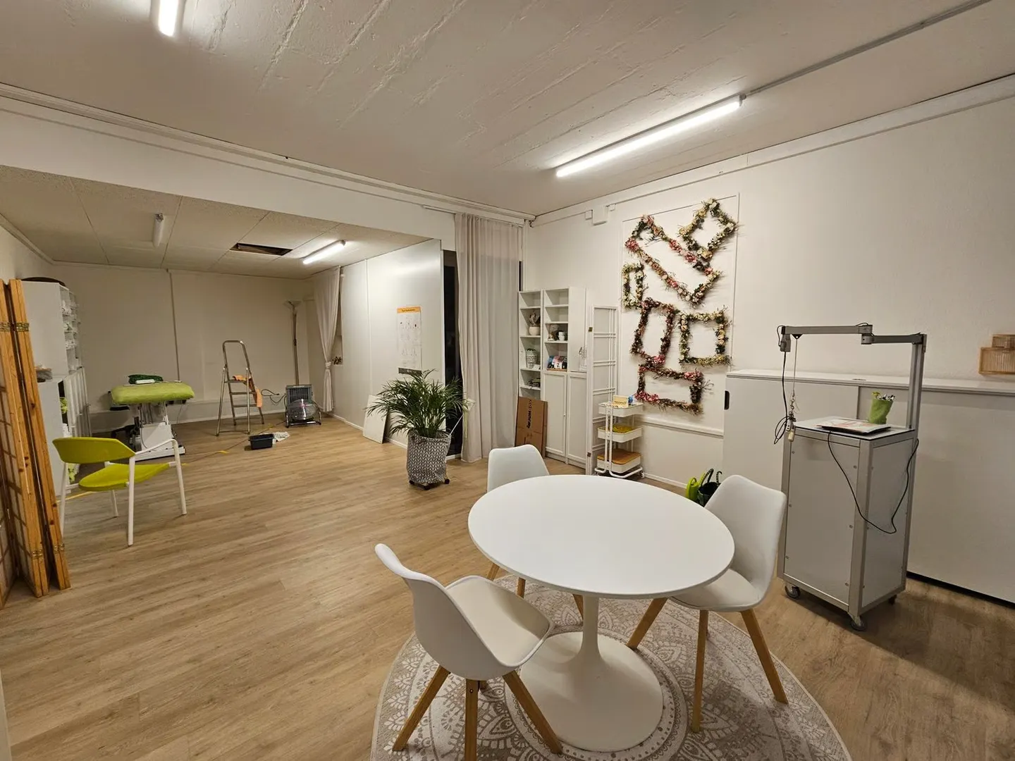 Commercial premises on the Upper Village Street in Suhr for rent by arrangement - Photo 1 of 8