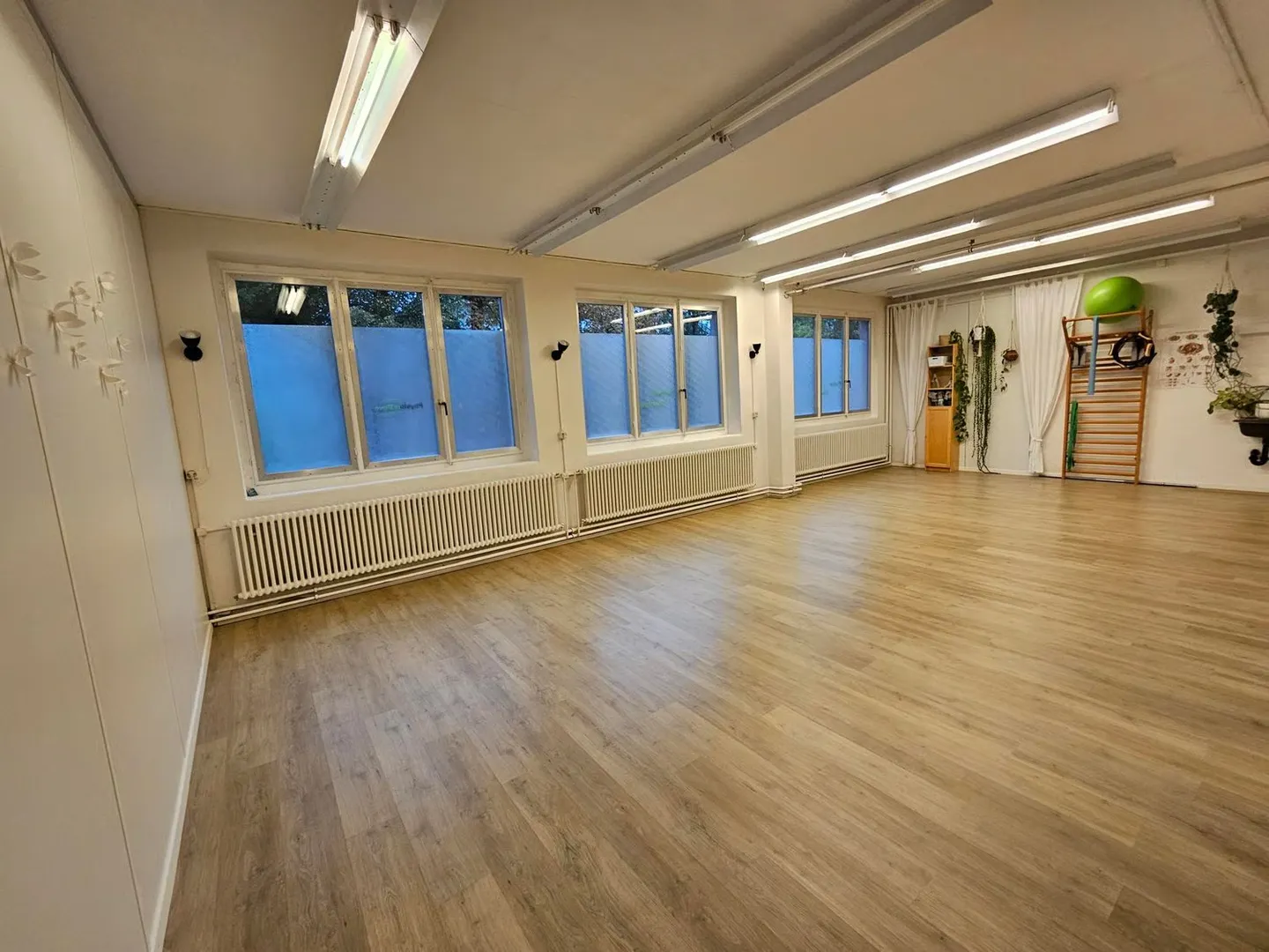 Commercial premises on the Upper Village Street in Suhr for rent by arrangement - Photo 3 of 8