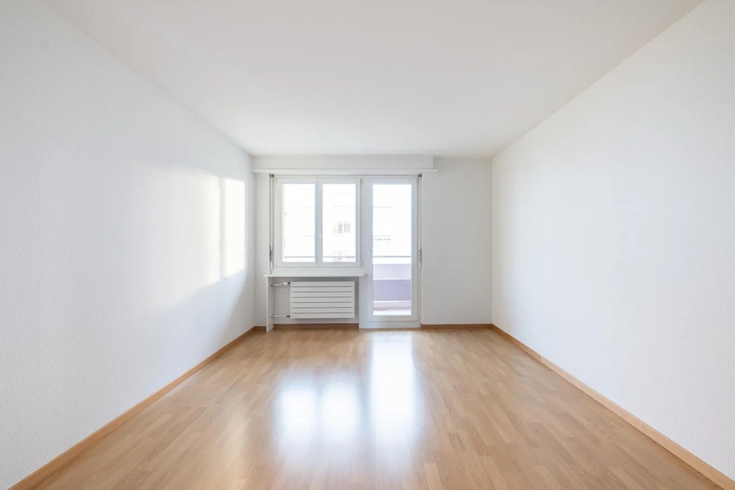 Ampio appartamento luminoso con 3 stanze di 80m2 vicino ai mezzi pubblici - Foto 5 di 9