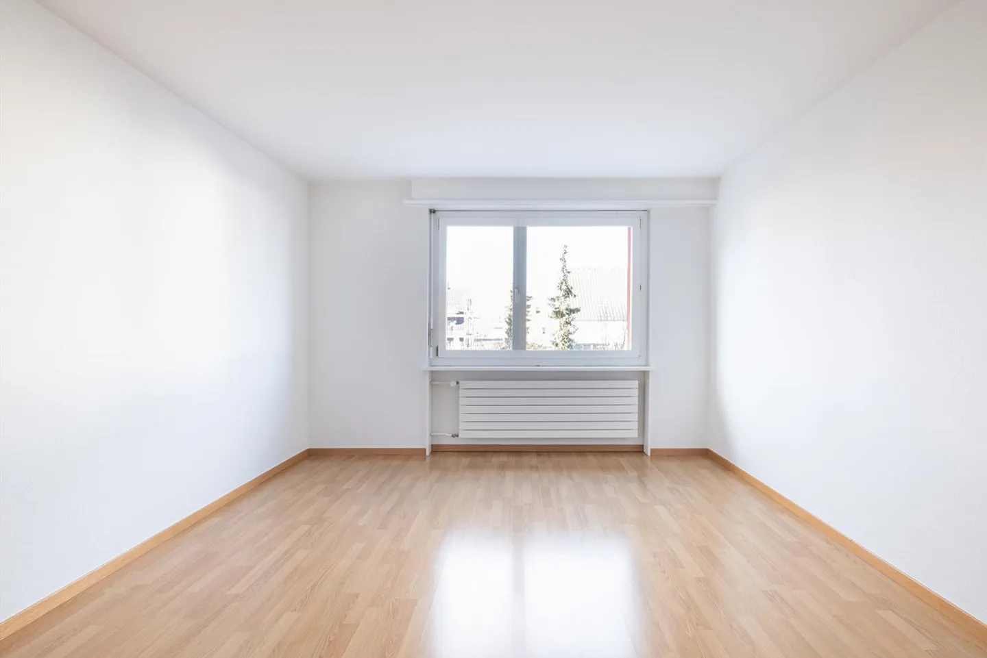 Ampio appartamento luminoso con 3 stanze di 80m2 vicino ai mezzi pubblici - Foto 6 di 9