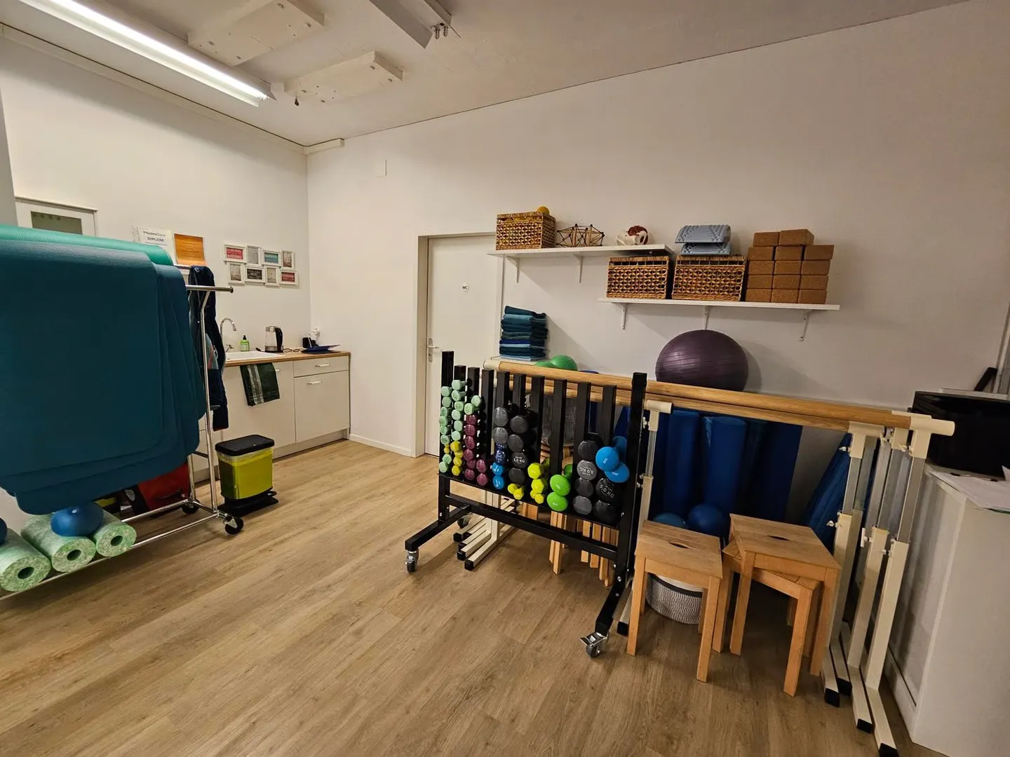 Commercial premises on the Upper Village Street in Suhr for rent by arrangement - Photo 4 of 8