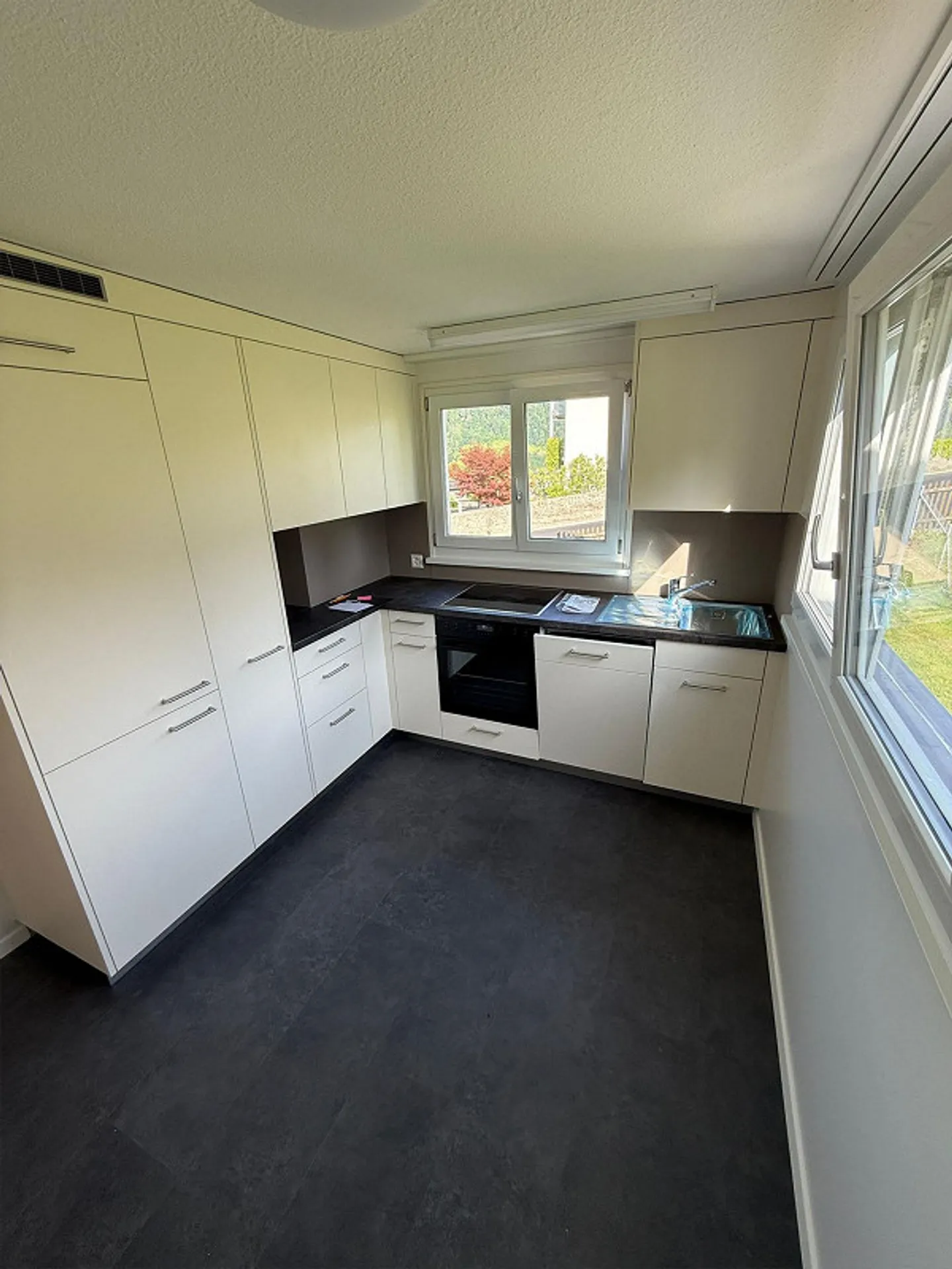 Charming, freshly renovated 3.5-room apartment, very sunny - Photo 2 of 13