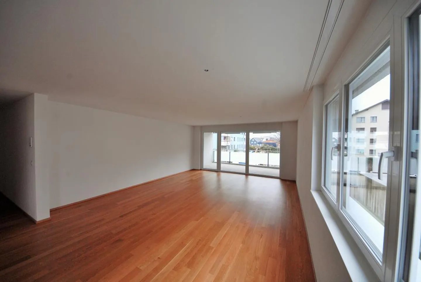 Appartement moderne avec espace de jardin - Photo 3 sur 11
