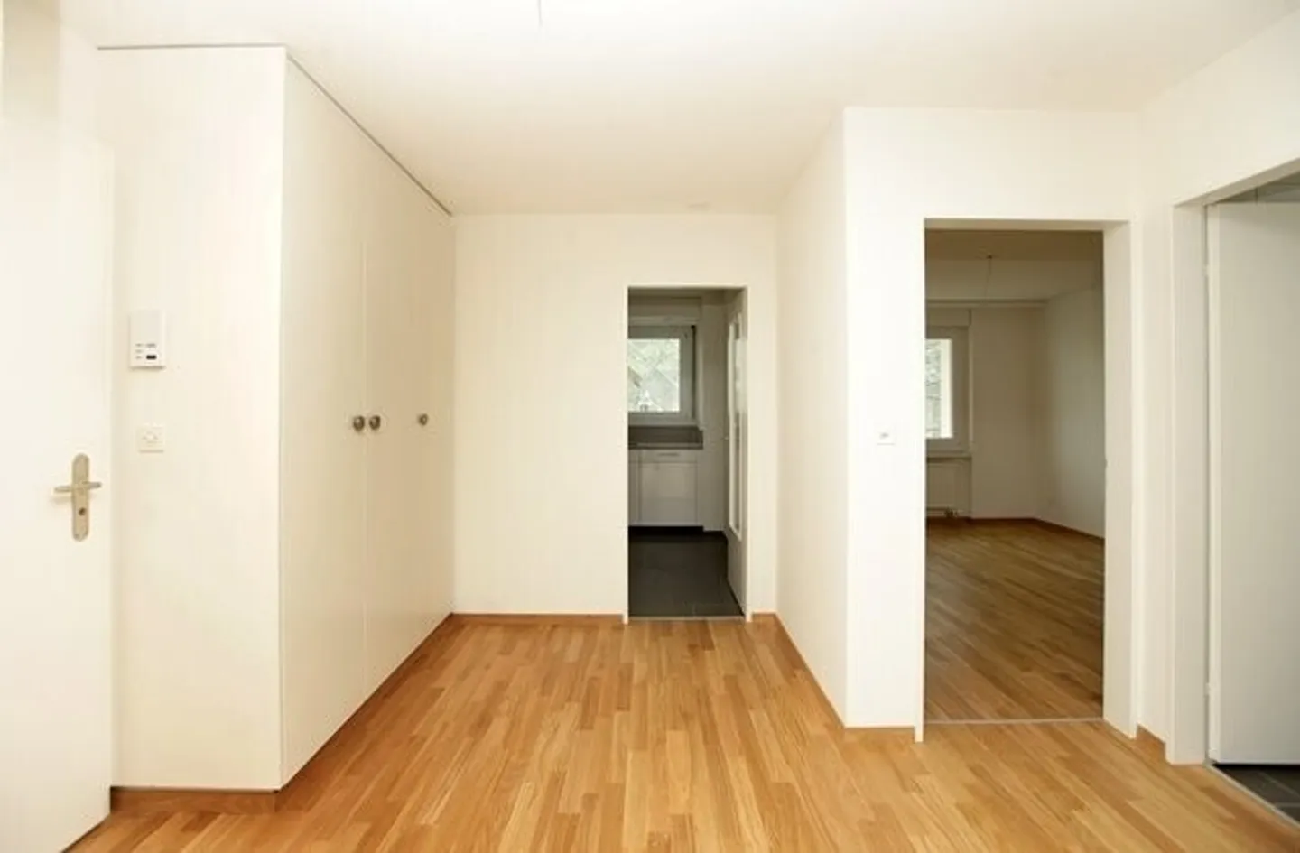 Modern apartment with garden seating area - Photo 5 of 5
