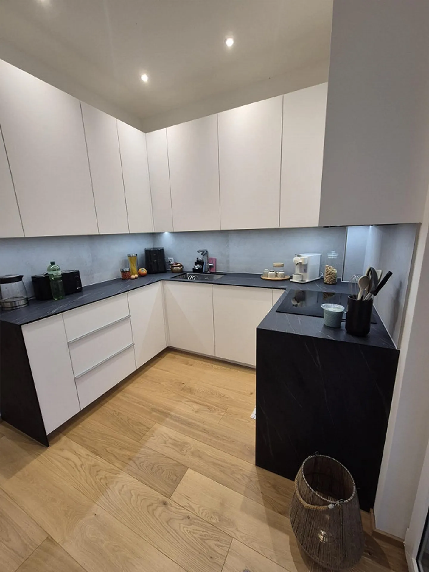 Charmante 3.5 Zi.-Altbauwohnung kernsaniert & zentral - Foto 3 von 7