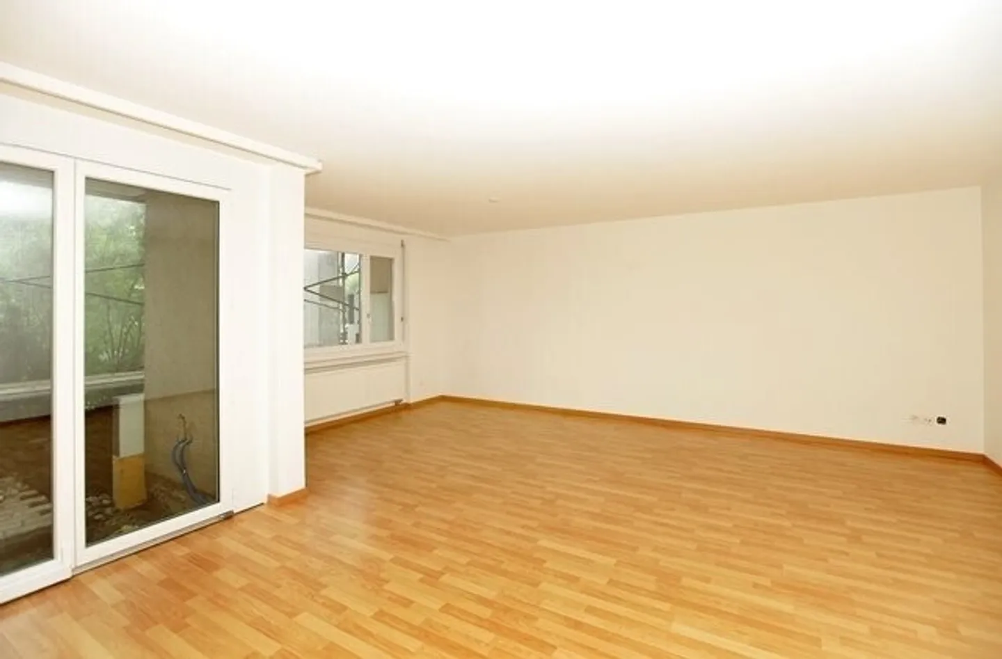 Modern apartment with garden seating area - Photo 2 of 5