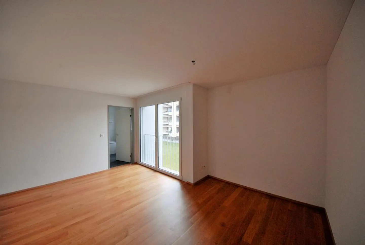 Appartement moderne avec espace de jardin - Photo 6 sur 11