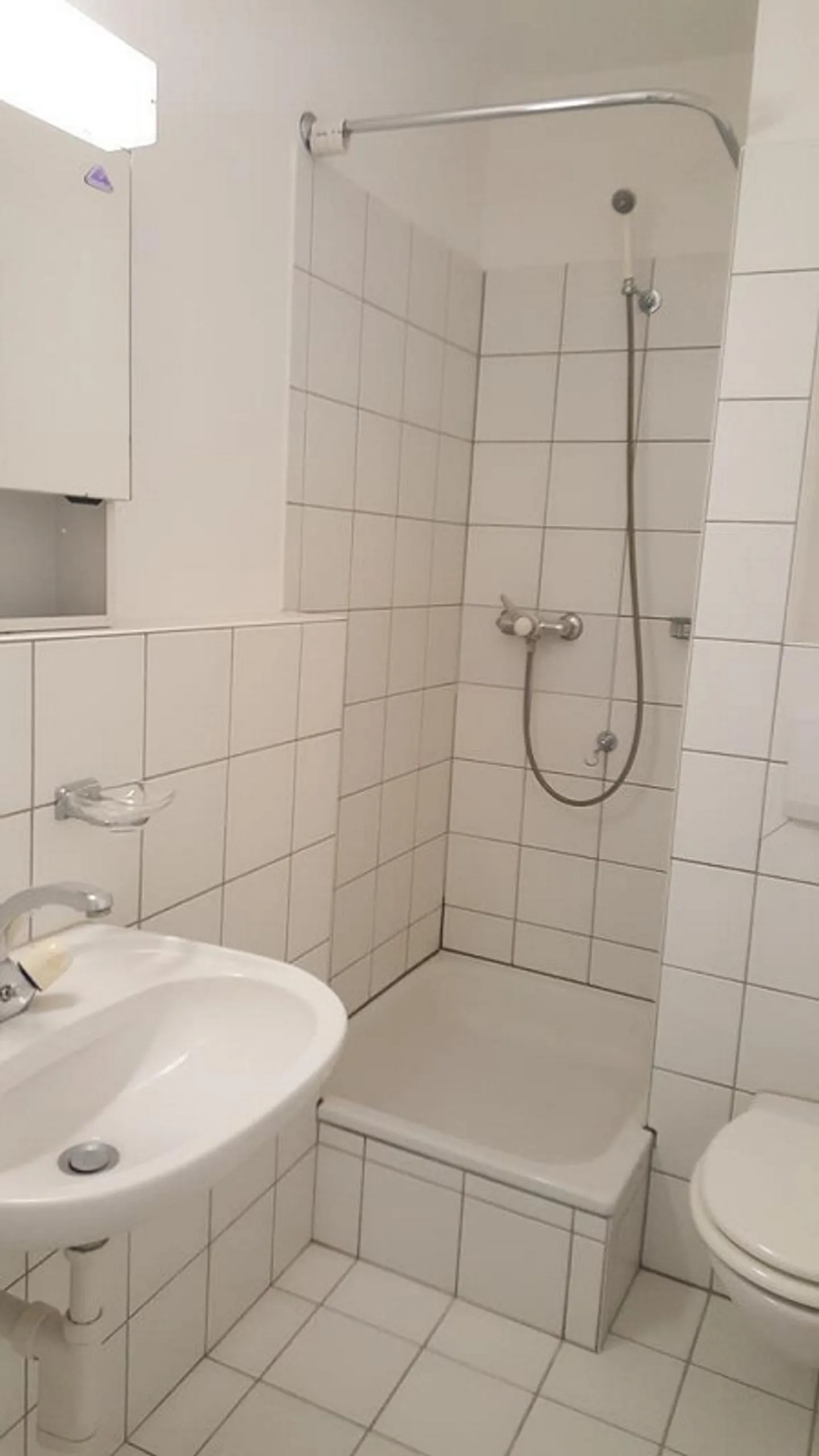 Ideal for students or temporary residents - Photo 4 of 4