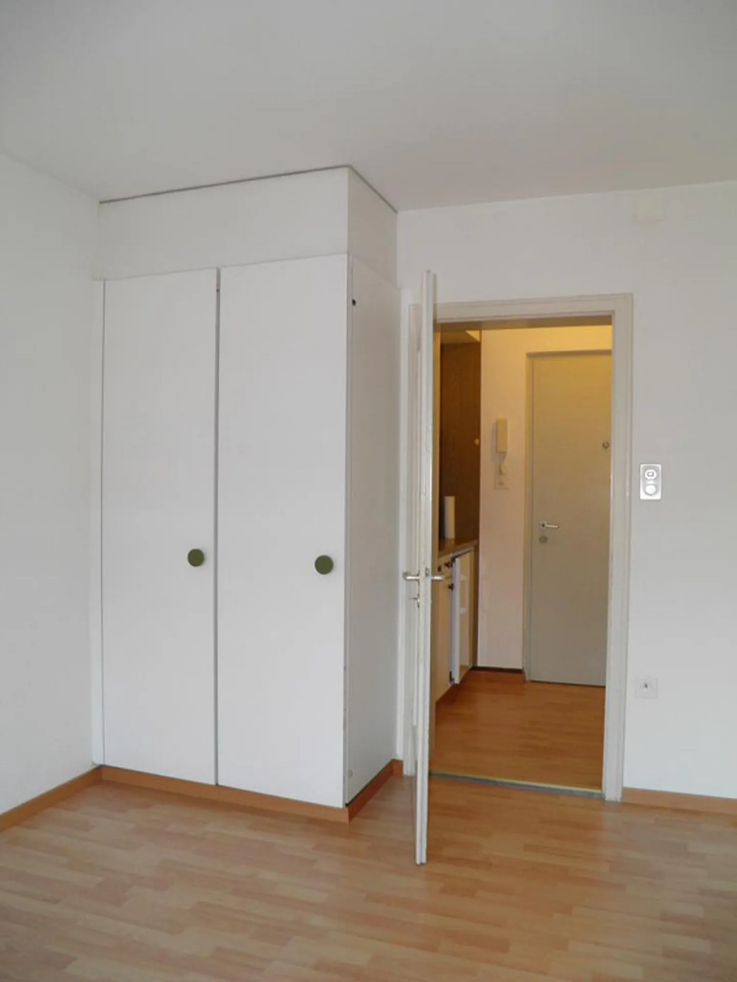 Ideal for students or temporary residents - Photo 2 of 4