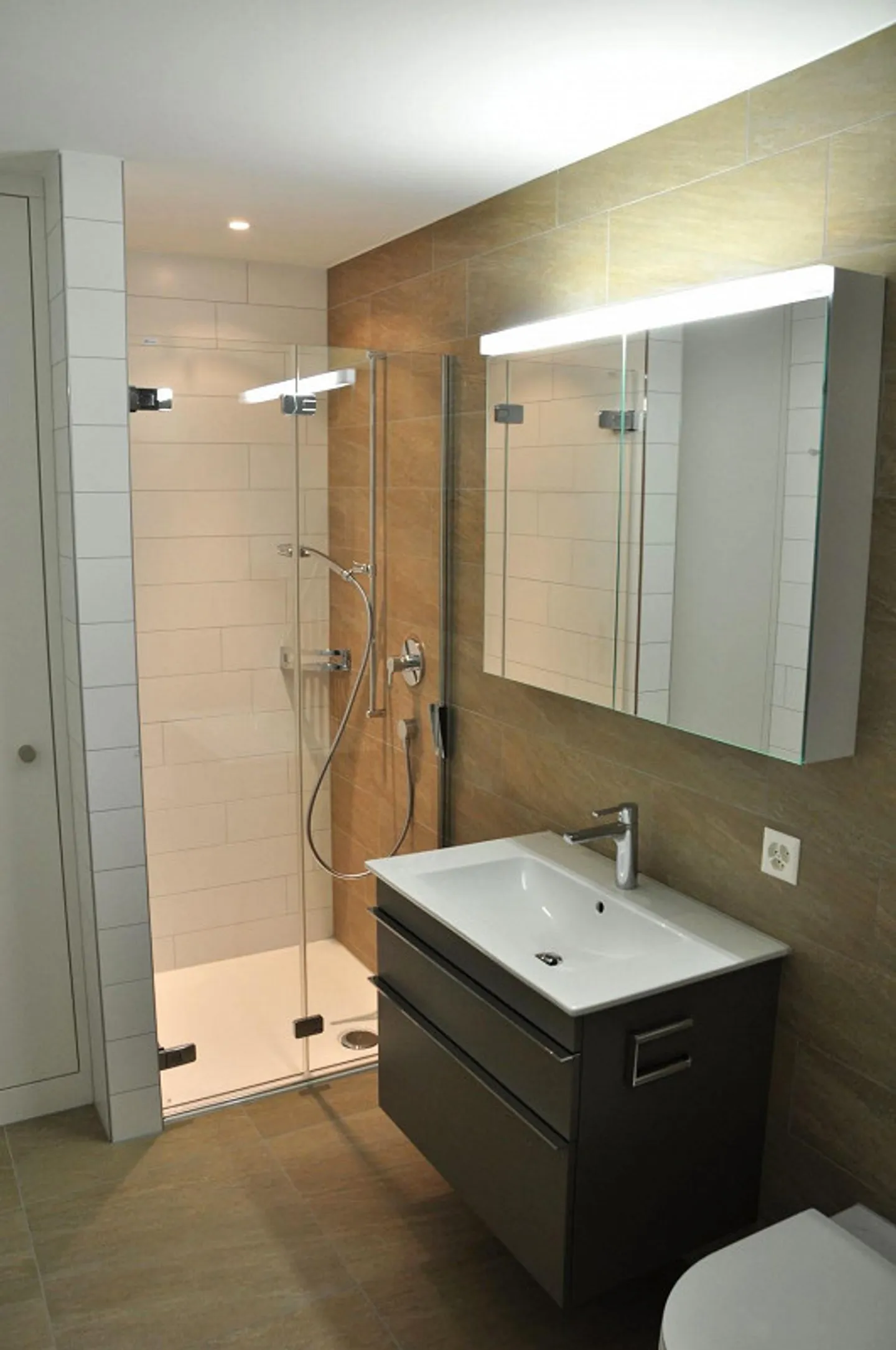 Appartement moderne et calme de 2,5 pièces avec buanderie privée et loggia - Photo 7 sur 7