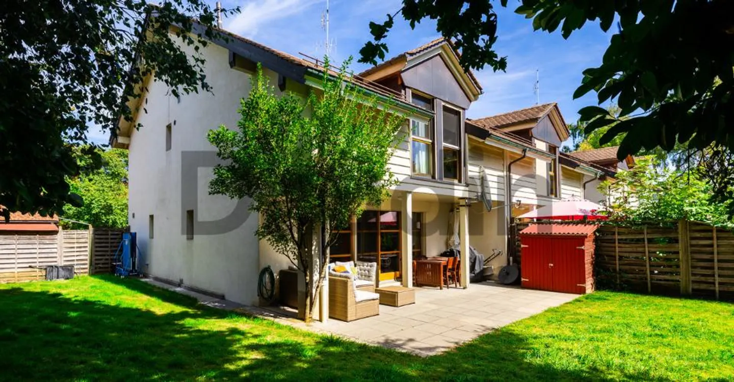 Charming 7-Room House in Cartigny - Photo 1 of 8