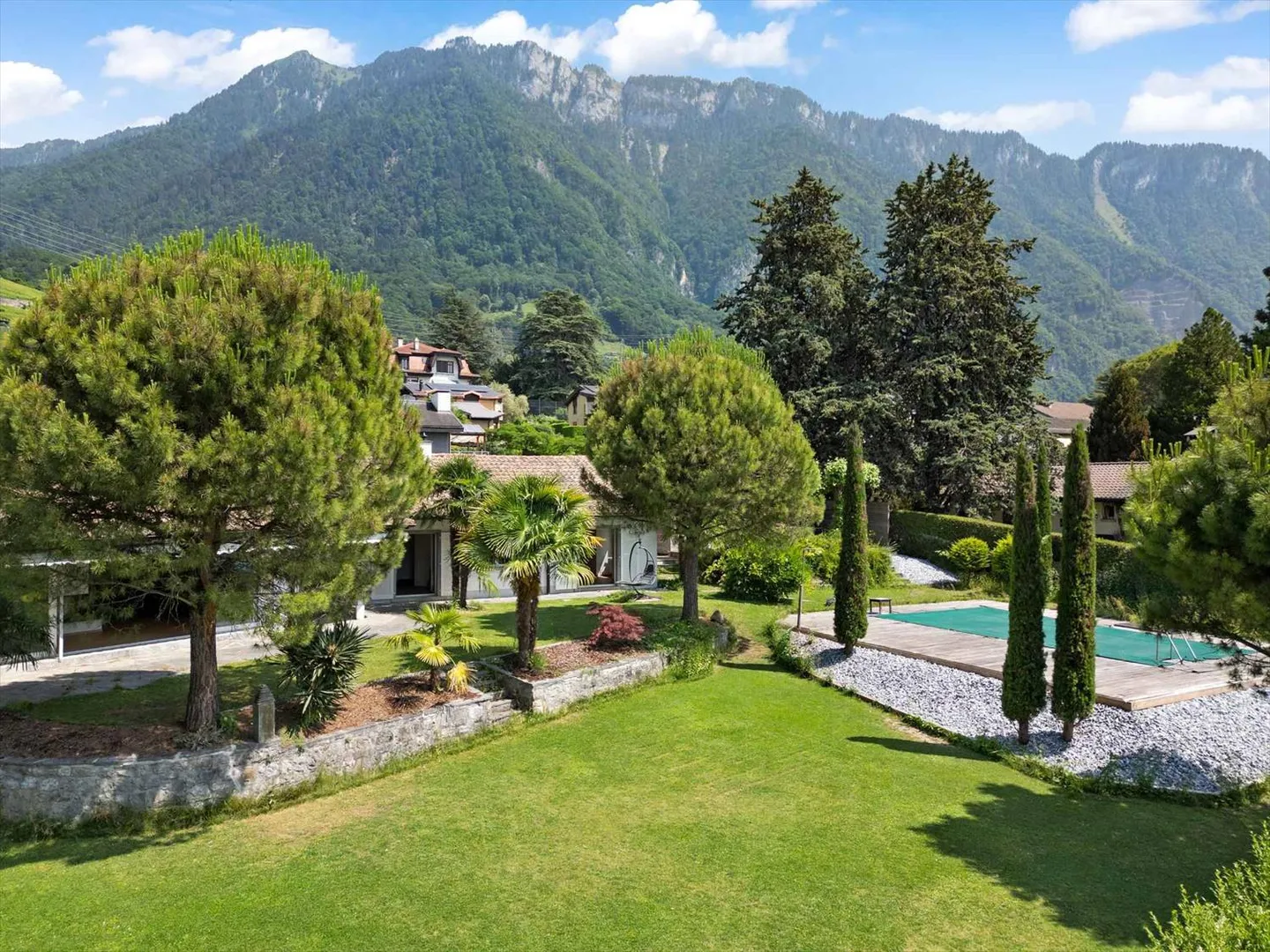 Superb individual villa with pool and lake view - Photo 1 of 13