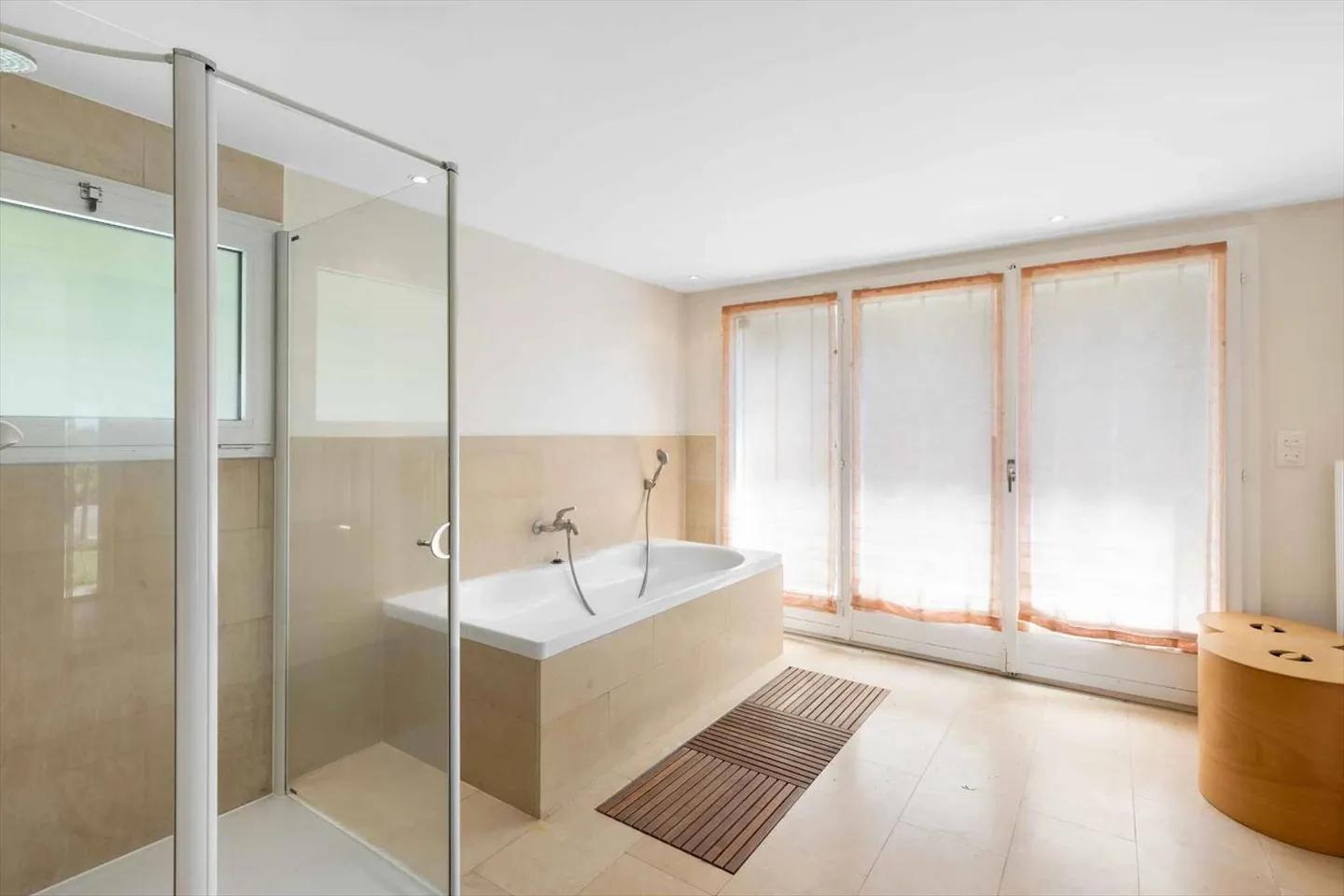 Superb individual villa with pool and lake view - Photo 7 of 13