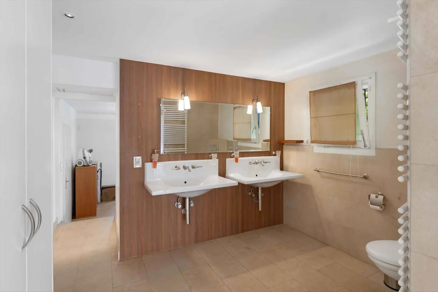 Superb individual villa with pool and lake view - Photo 8 of 13