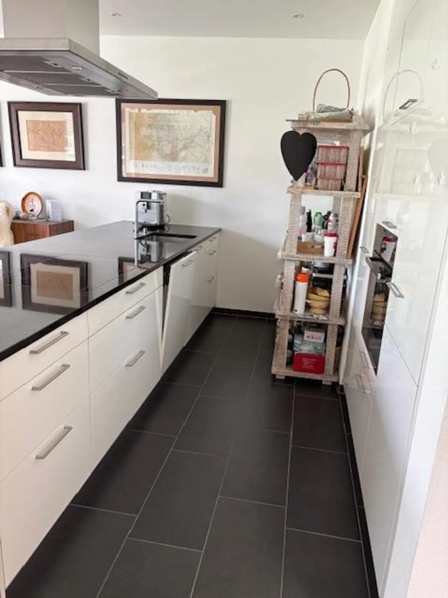 Appartement en rez-de-chaussée ensoleillé à louer - Photo 2 sur 5