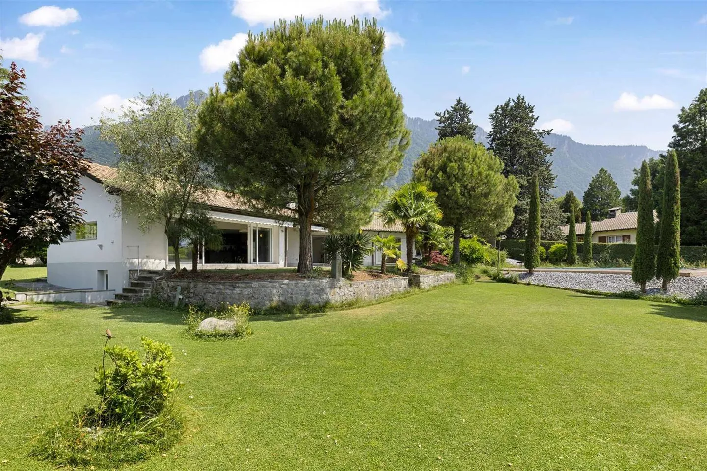 Superb individual villa with pool and lake view - Photo 10 of 13