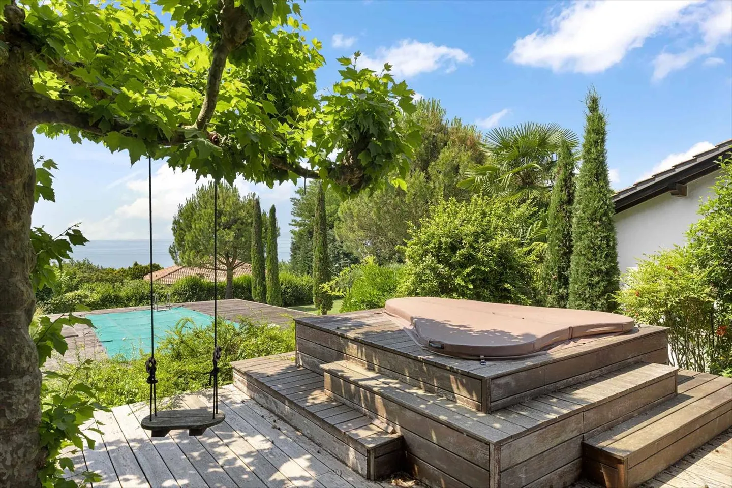 Superb individual villa with pool and lake view - Photo 11 of 13