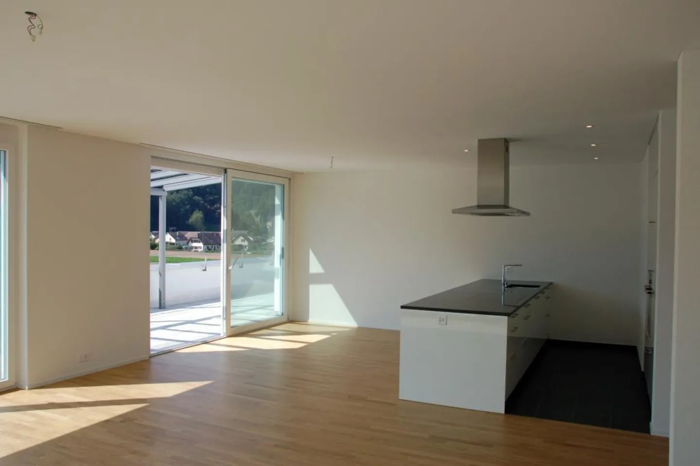 Appartement en rez-de-chaussée ensoleillé à louer - Photo 5 sur 5