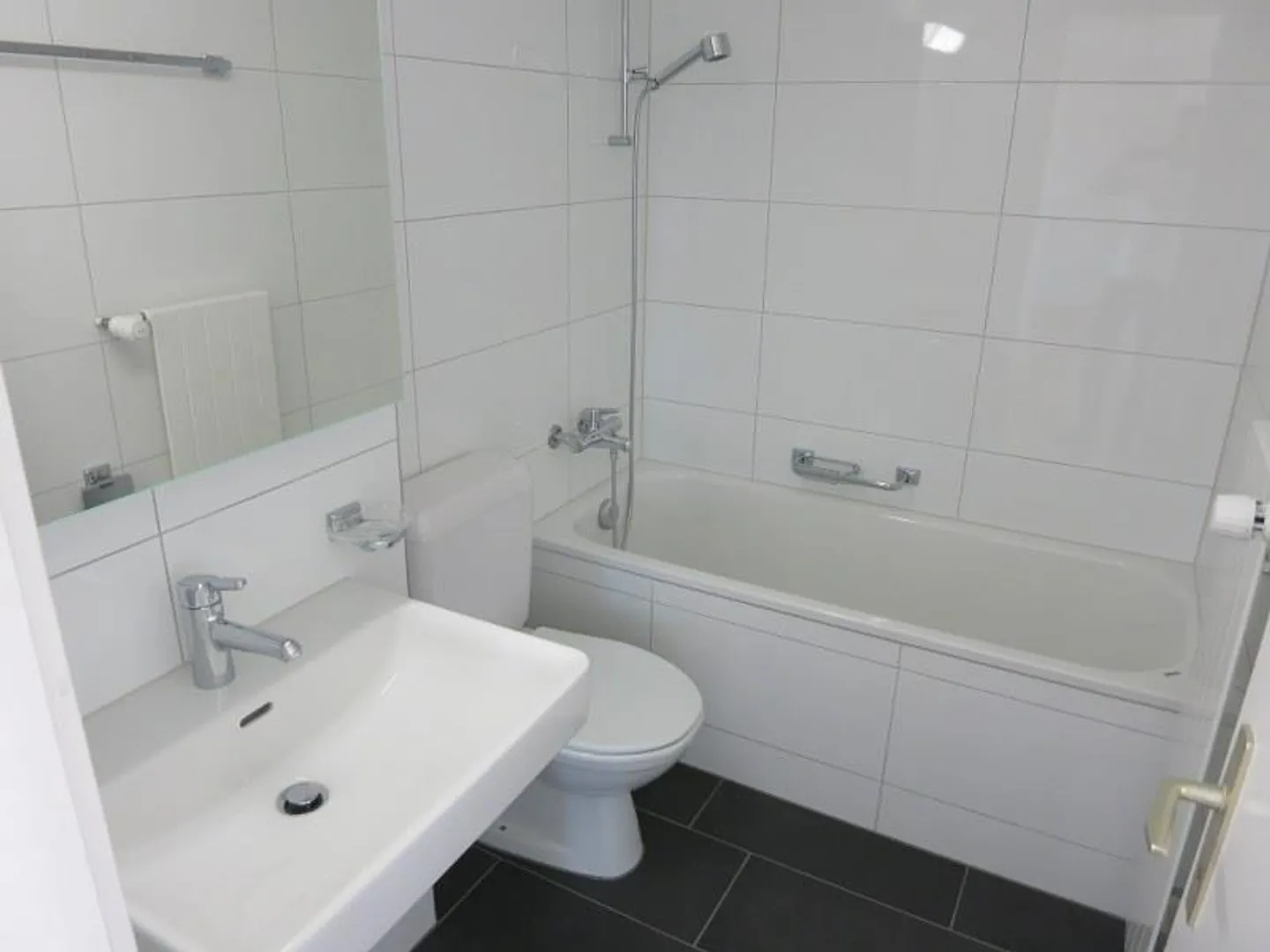 Appartamento completamente ristrutturato vicino al centro e alla stazione - Foto 7 di 12