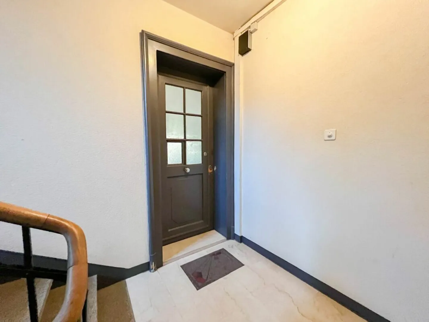 Appartamento di 4 stanze da ristrutturare con garage e giardino comune - Foto 8 di 13