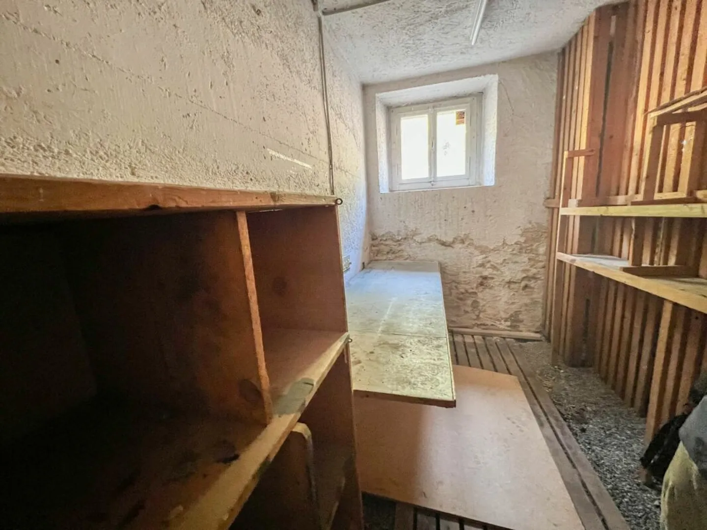 Appartamento di 4 stanze da ristrutturare con garage e giardino comune - Foto 10 di 13