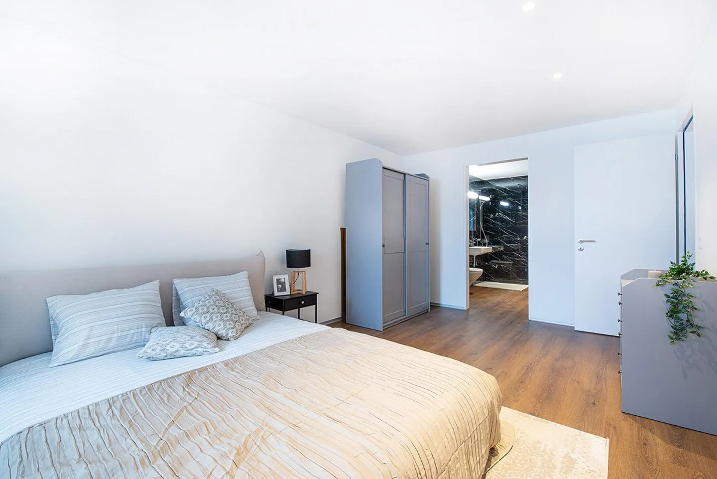 4.5-Zimmer-Wohnung Modernes Smart-Home im Grünen mit Gratis-Interne... - Photo 6 sur 13