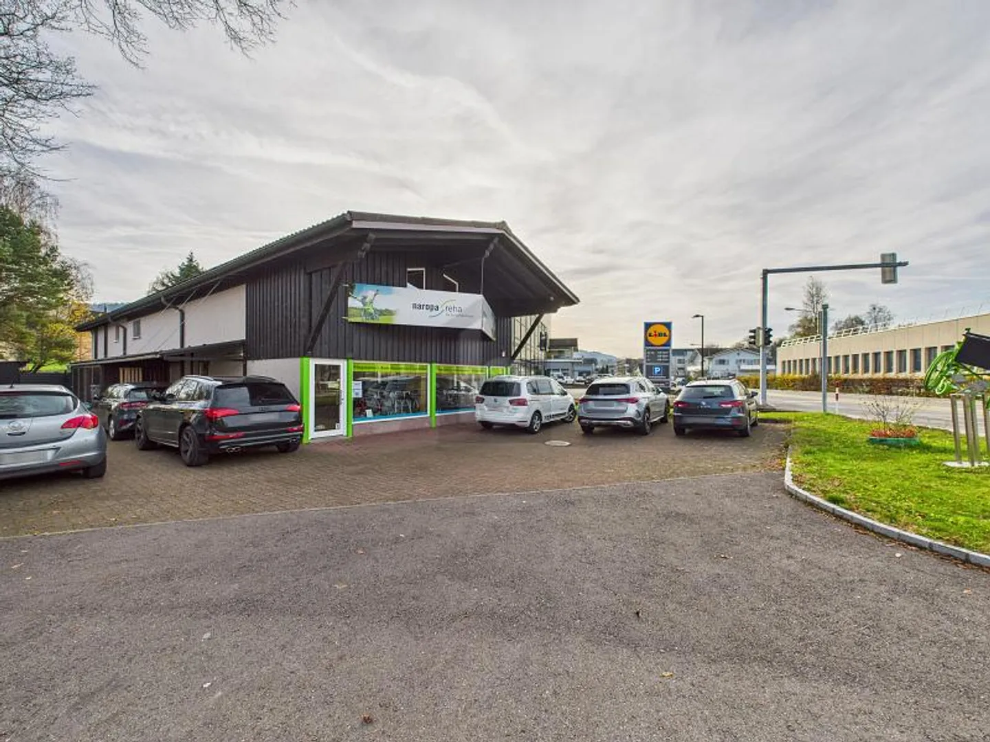 YOUR BUSINESS IN A HIGHLY FREQUENTED LOCATION - Photo 3 of 5