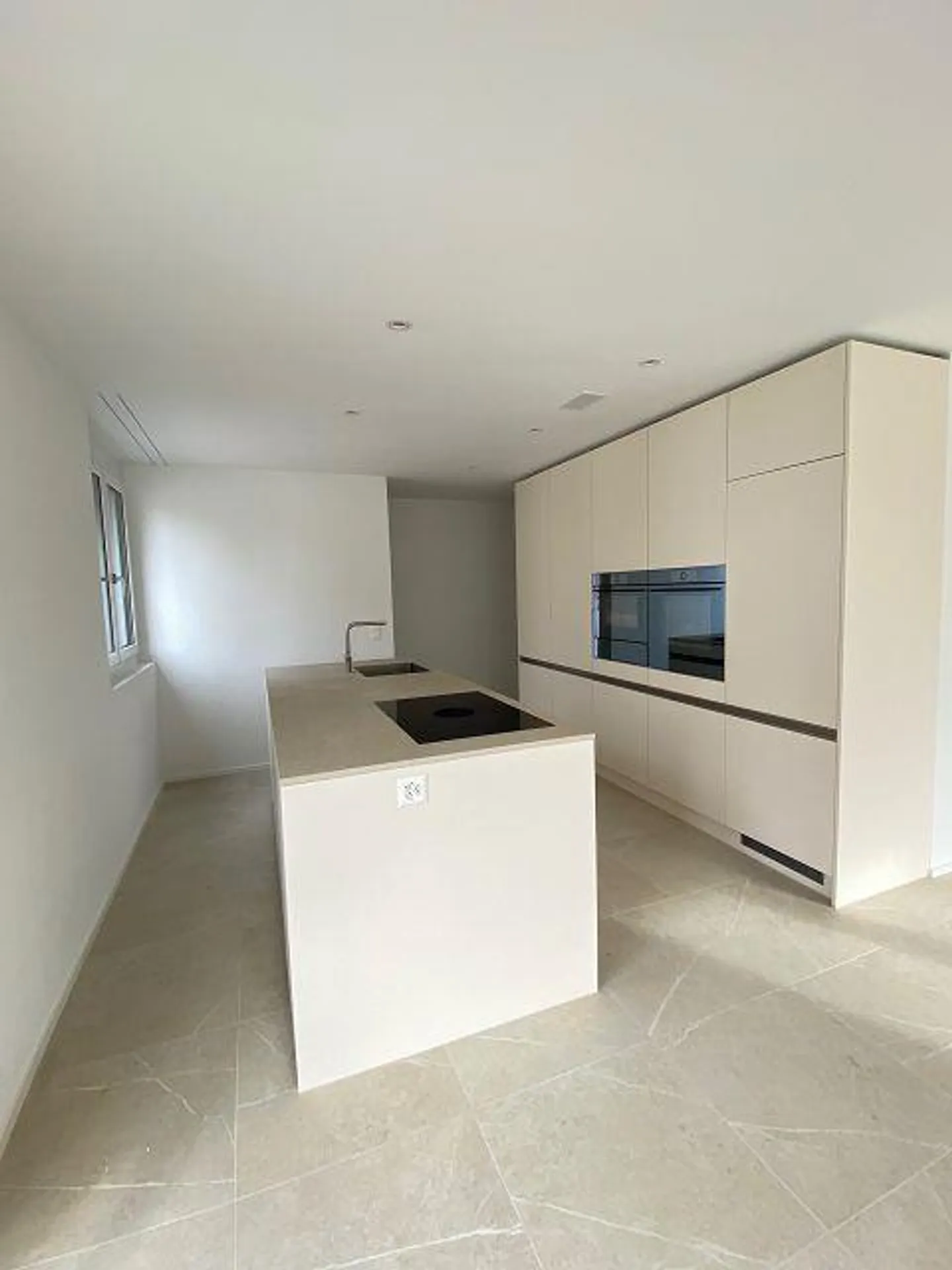 Modern 4.5-room apartment with two spacious balconies - Photo 1 of 12