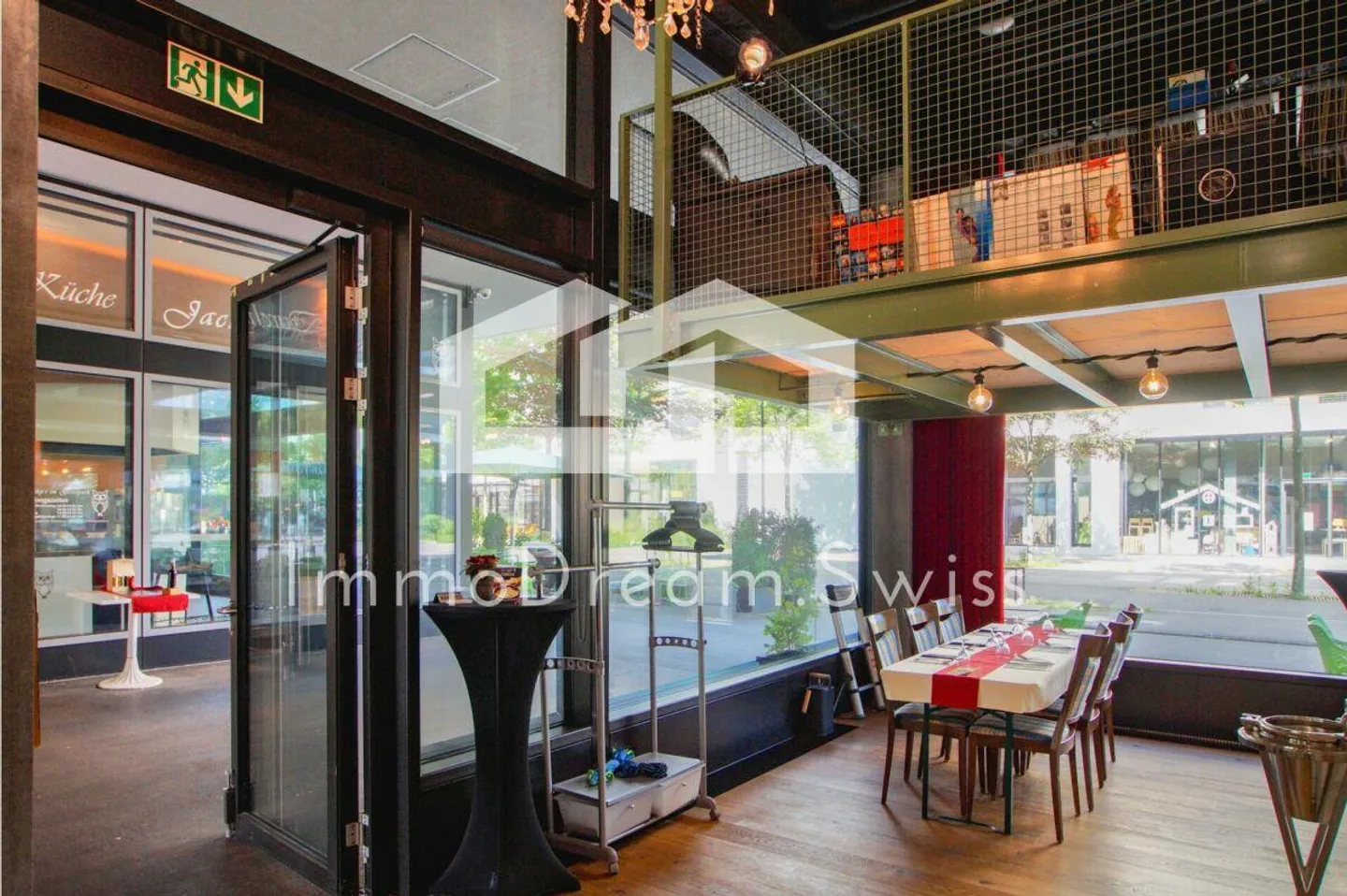 Restaurant attrayant dans un emplacement privilégié, avec grande terrasse, ainsi que ... - Photo 3 sur 13