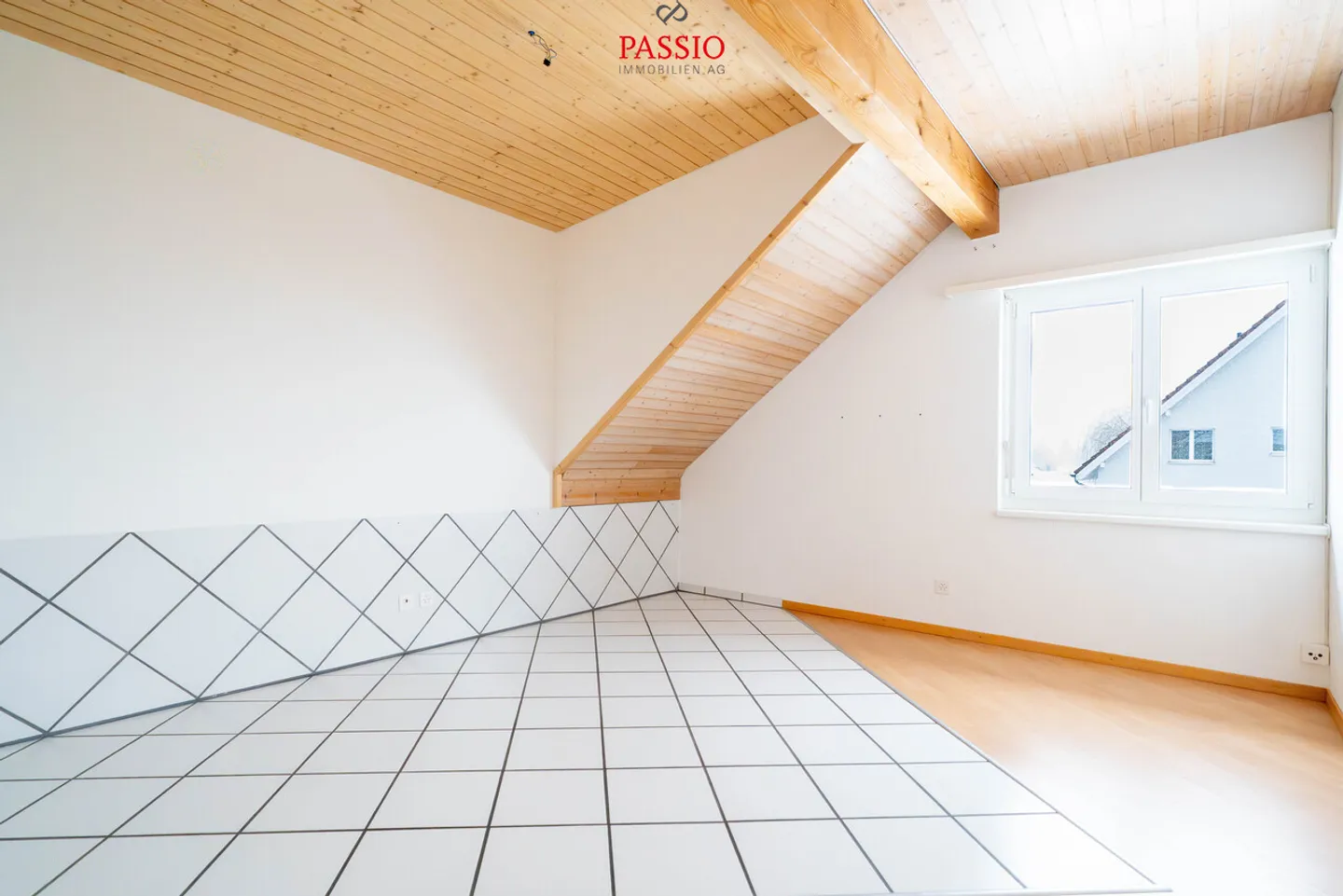 Appartamento duplex di 4,5 locali ben tenuto con grande terrazza - Foto 9 di 16