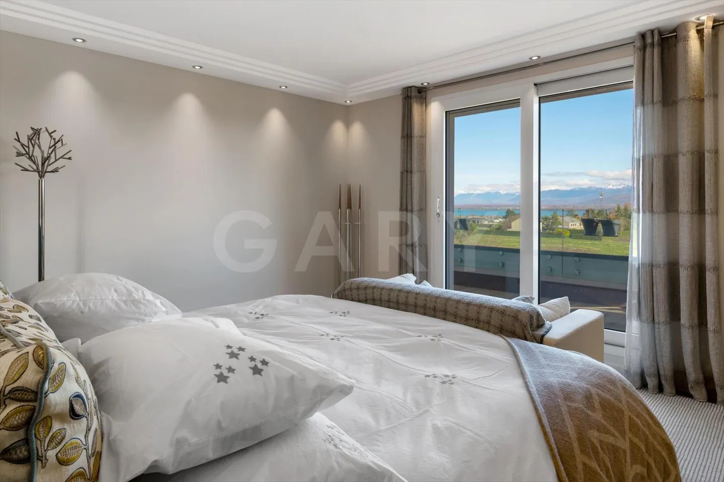 Villa - Photo 1 of 6