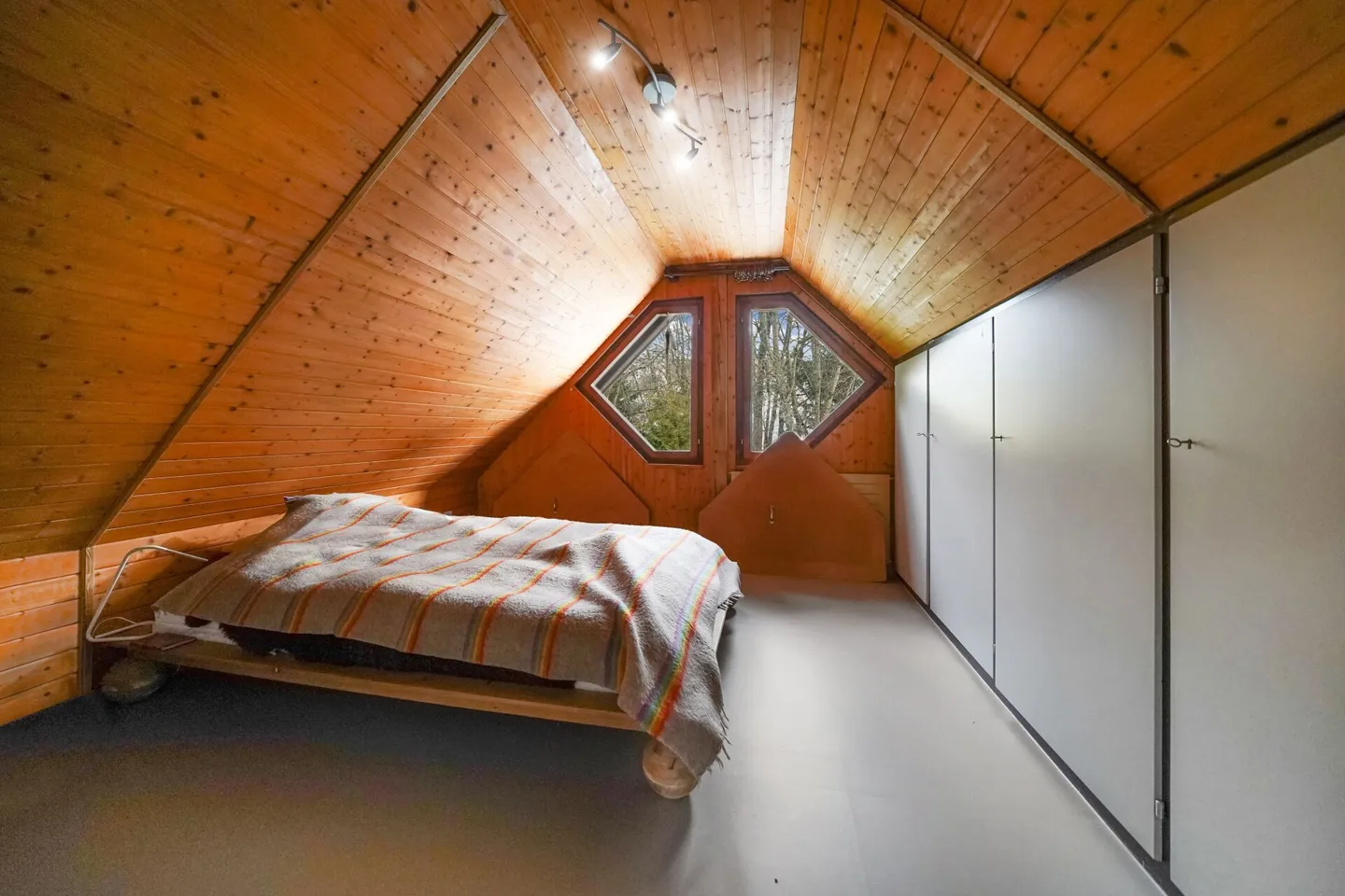 Idyllic Chalet by the Stream, Surrounded by Forest and Nature - Photo 8 of 13