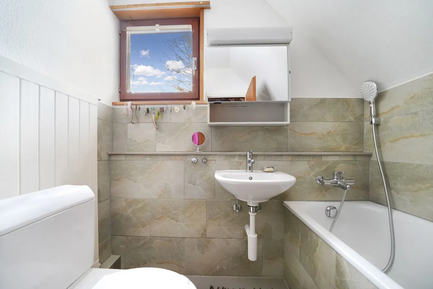 Idyllic Chalet by the Stream, Surrounded by Forest and Nature - Photo 11 of 13