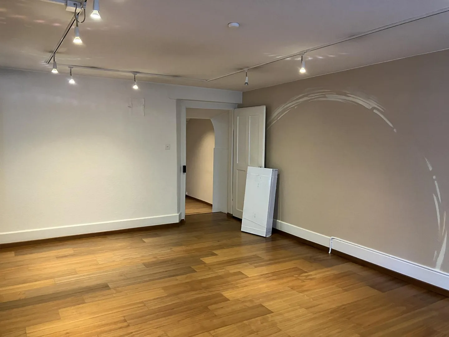 Espace de vente à louer - Photo 2 sur 4