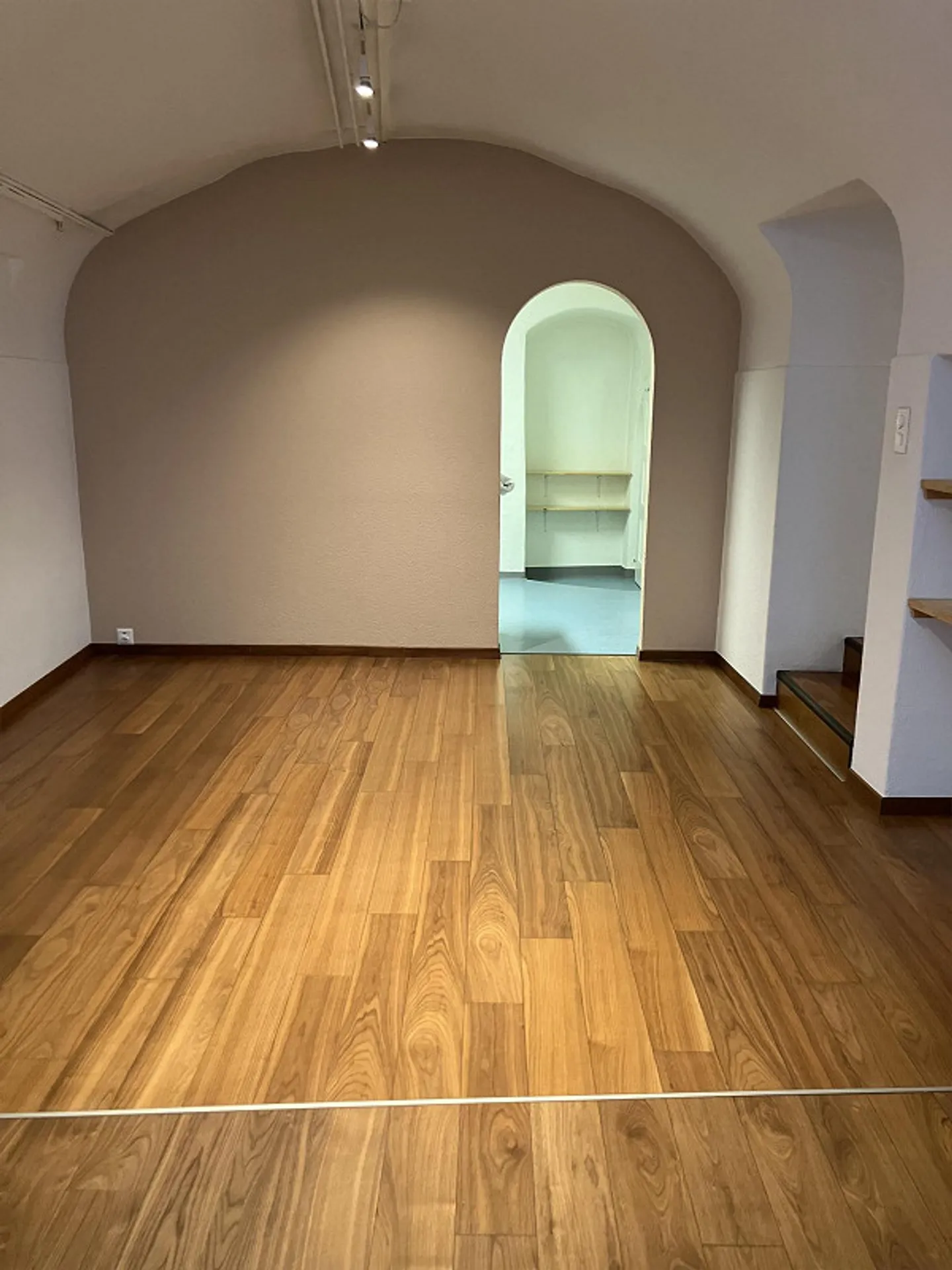 Espace de vente à louer - Photo 3 sur 4