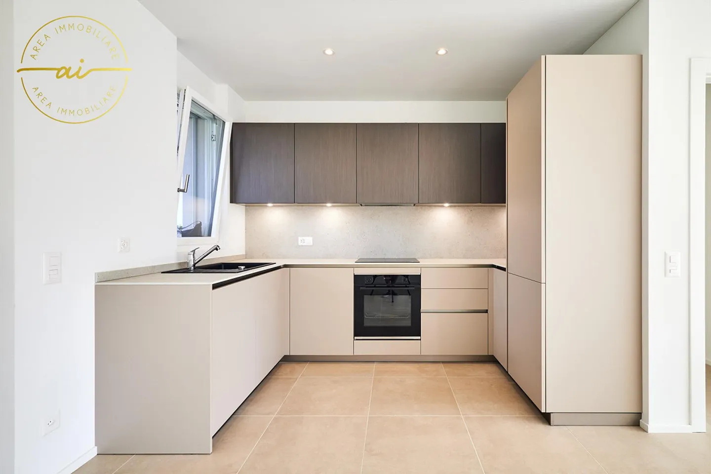 APPARTEMENT 3.5 PIÈCES AVEC SUPERBE TERRASSE À BALERNA - Photo 5 sur 9