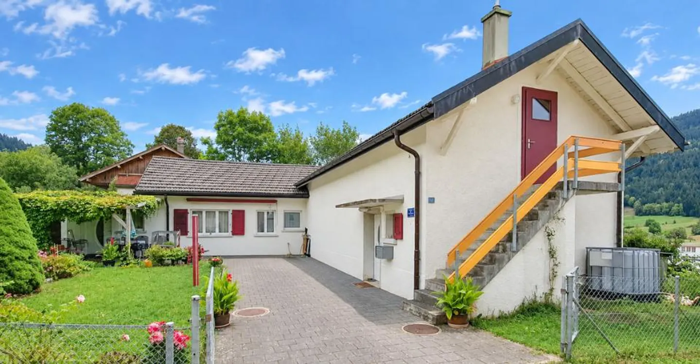 Casa di villaggio con 5 stanze, giardino e terrazza - Foto 1 di 12