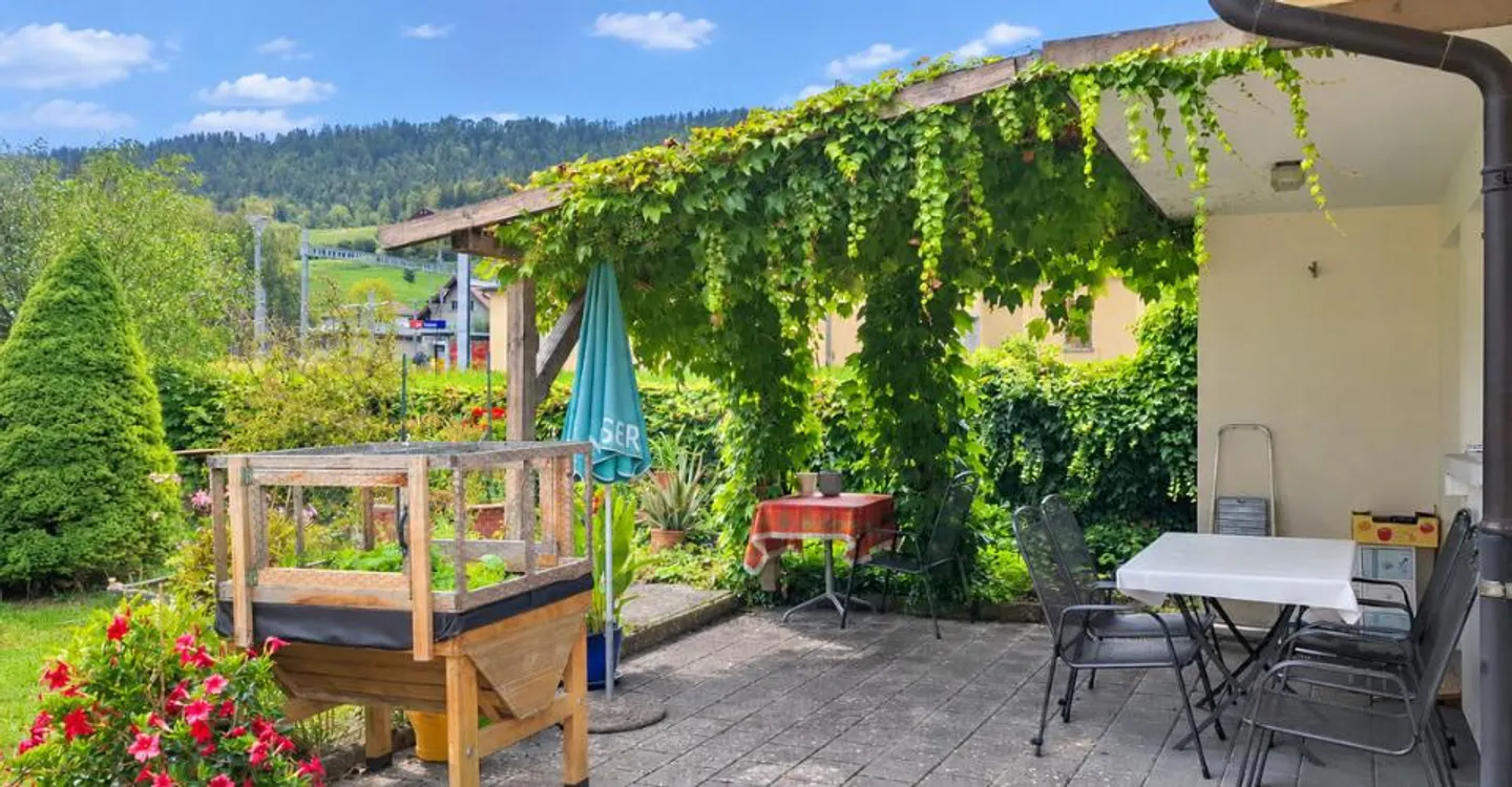 Casa di villaggio con 5 stanze, giardino e terrazza - Foto 3 di 12