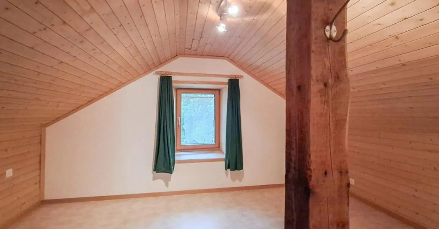 Casa di villaggio con 5 stanze, giardino e terrazza - Foto 9 di 12