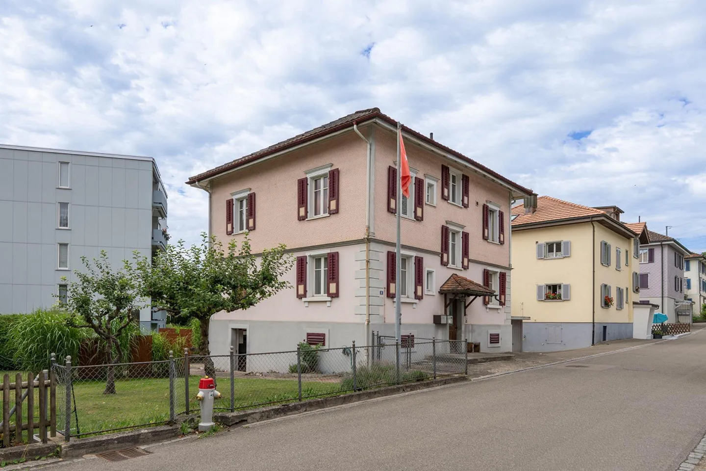 Casa indipendente con appartamento separato - Foto 1 di 12