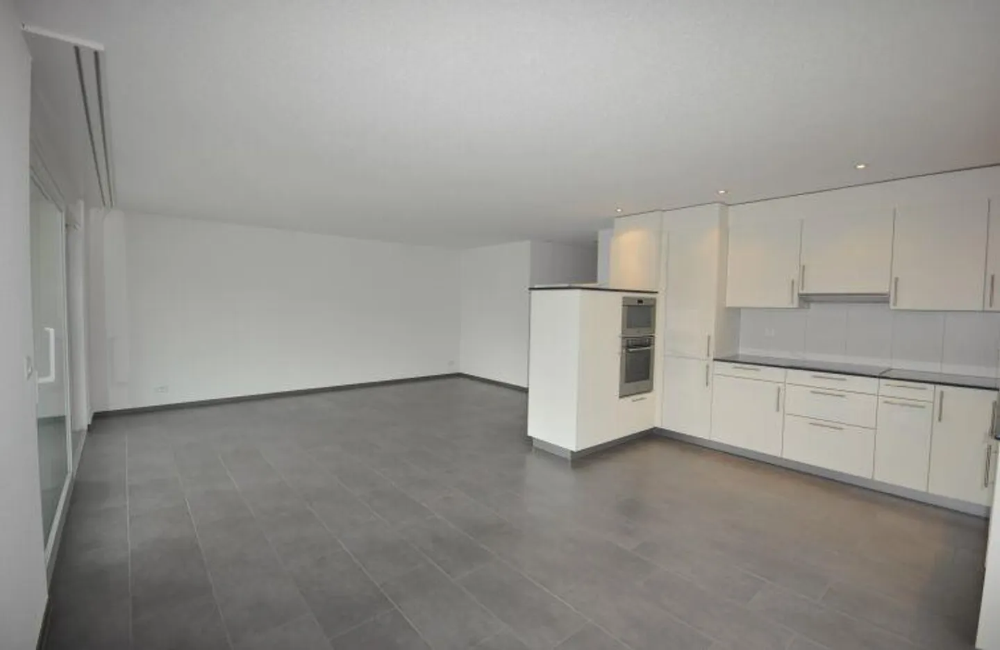 Prima locazione di appartamenti di 4,5 stanze con grande balcone - Foto 2 di 7