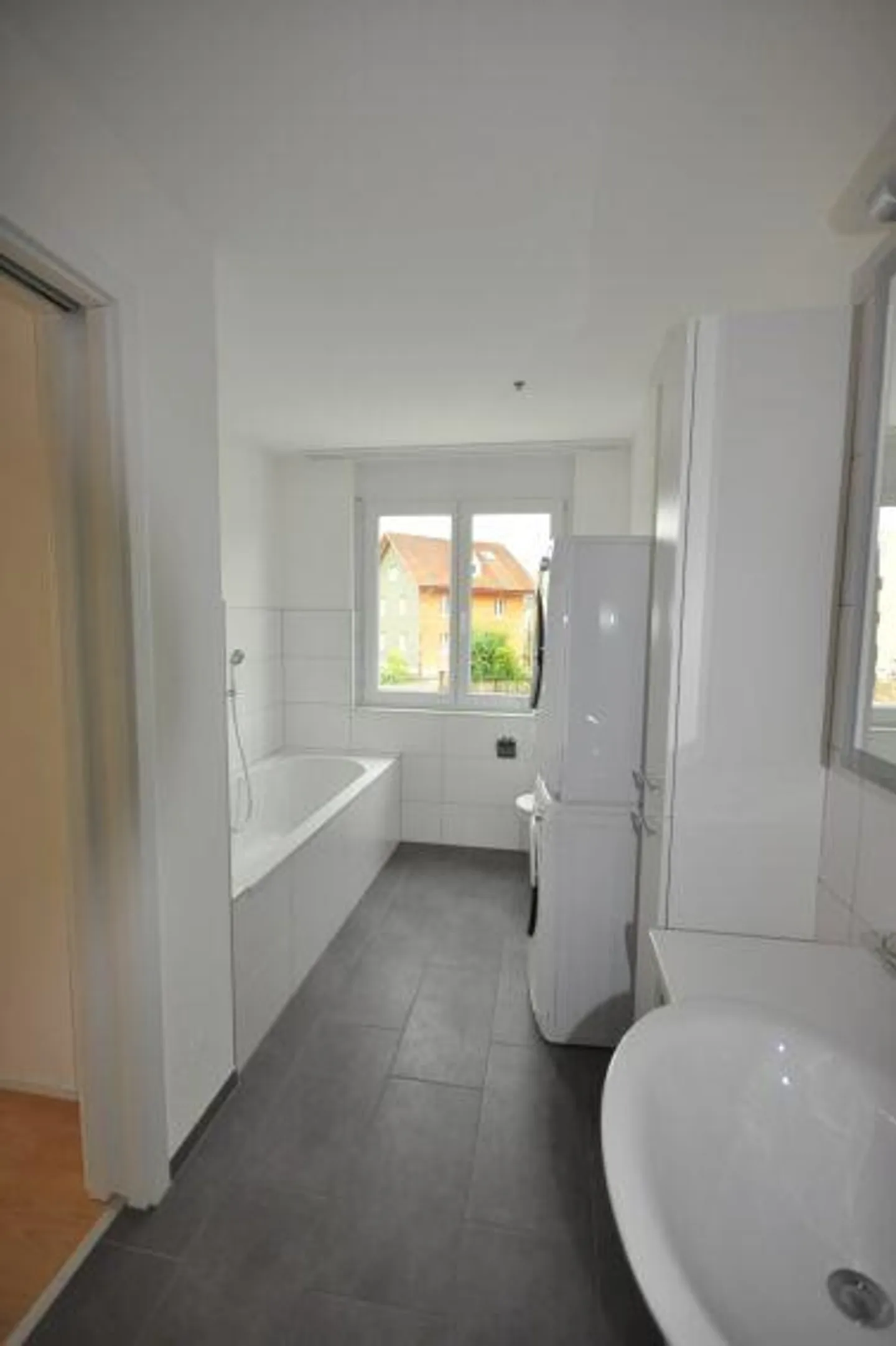 Prima locazione di appartamenti di 4,5 stanze con grande balcone - Foto 3 di 7