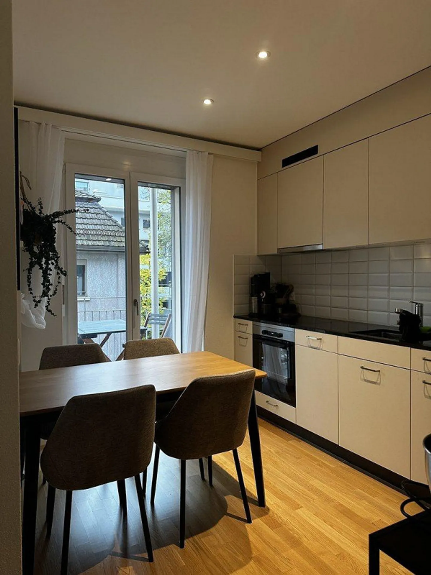 Room in Zurich with option to take over the entire apartment - Photo 5 of 6