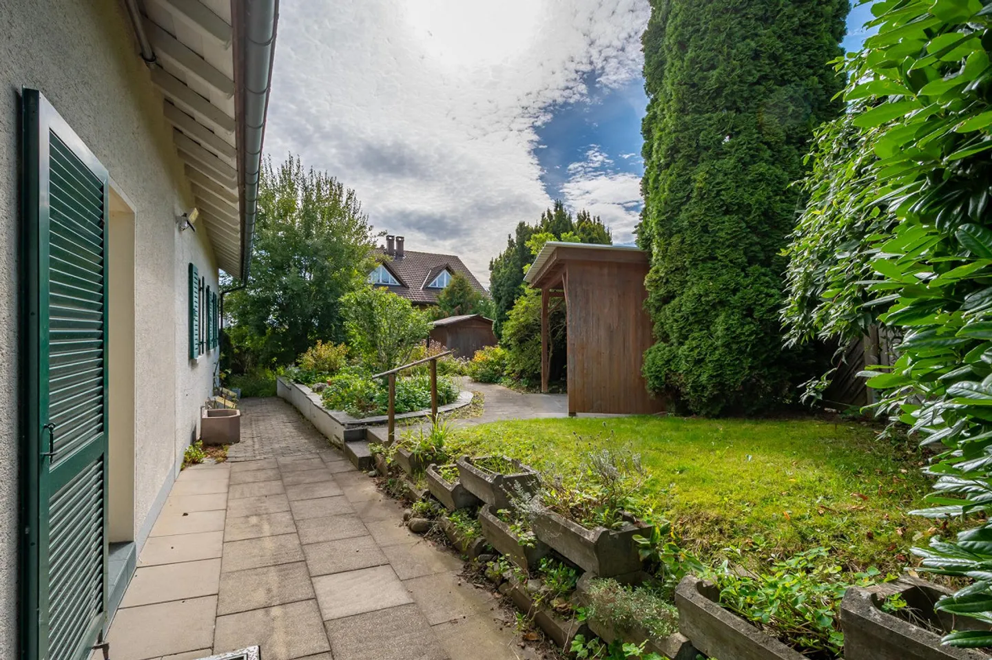 Wohnhaus mit Einliegerwohnung und wildromantischem Garten - Foto 5 von 20