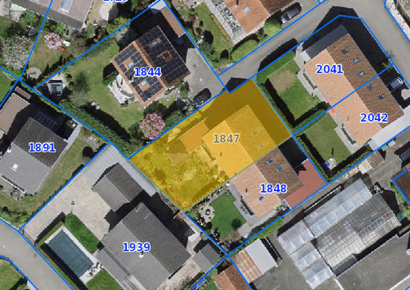 Viel Raum, Ruhe + Nähe zum Zentrum – Doppeleinfamilienhaus mit Garten - Foto 1 di 1