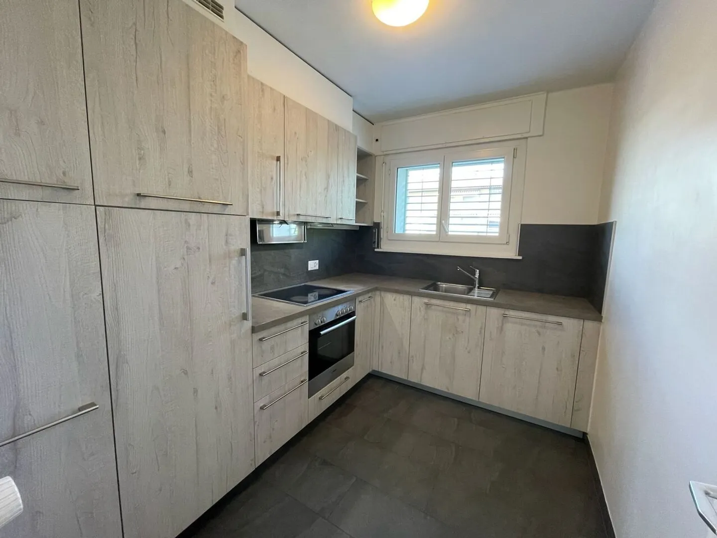 Charming 3.5 Room Apartment - Photo 3 of 14