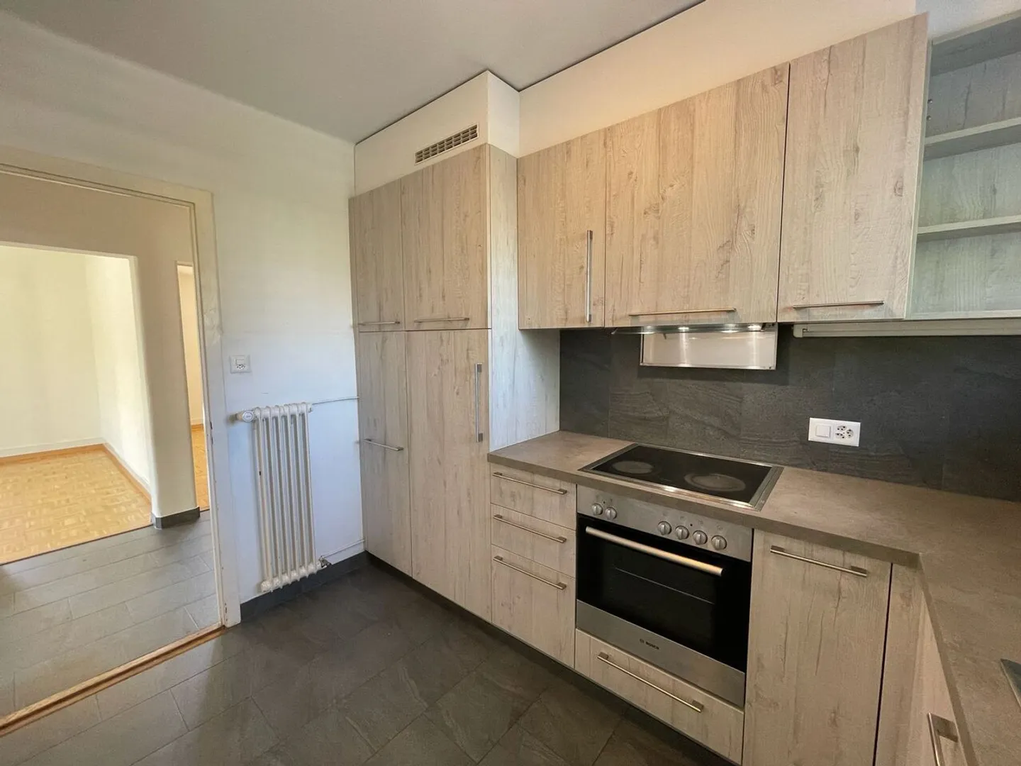 Charming 3.5 Room Apartment - Photo 2 of 14