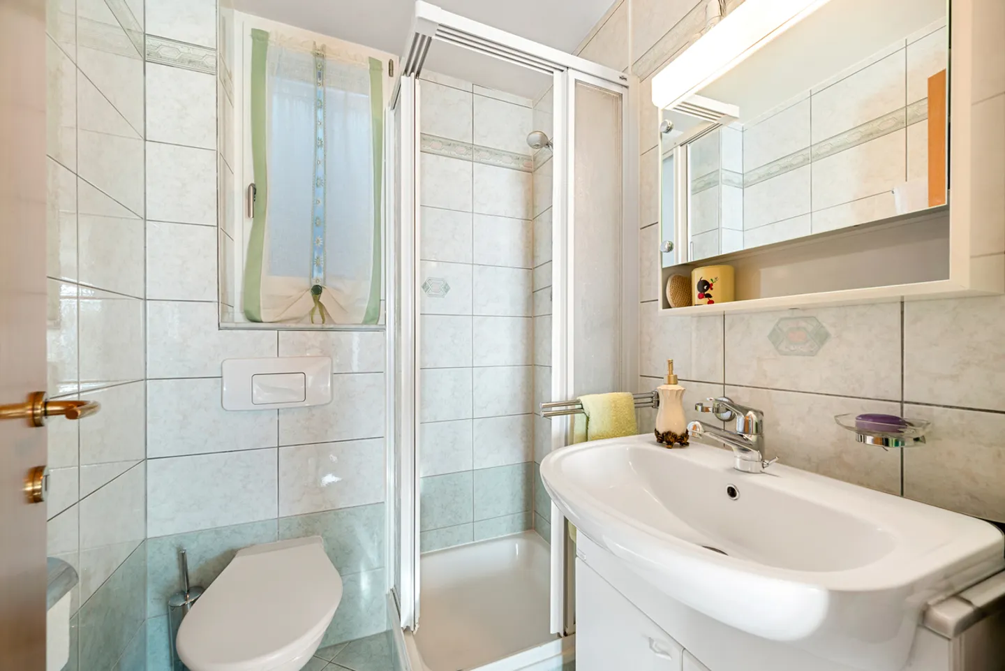 Beautiful family villa with lake view in La Tour de Peilz - Photo 14 of 17